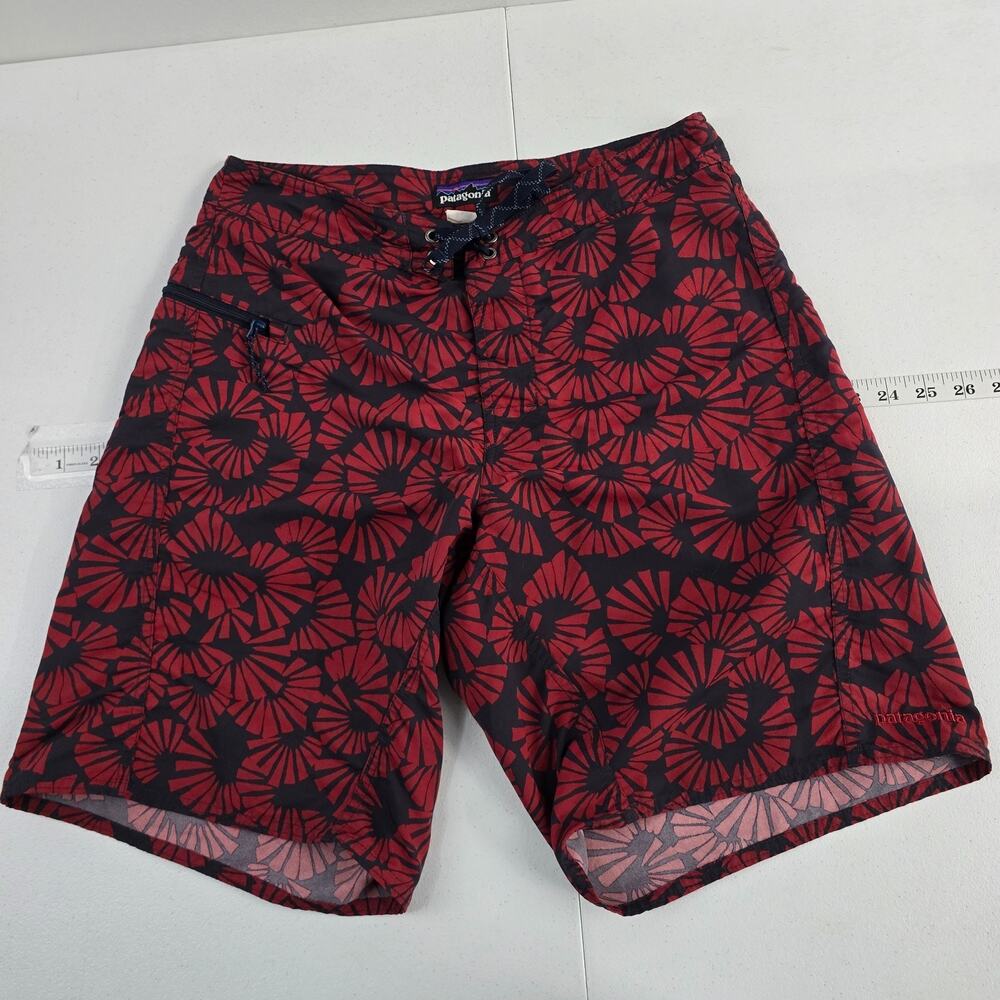 Patagonia Men's 30 Board Shorts Red Black Floral‎ Swim Surf Trunks 6353